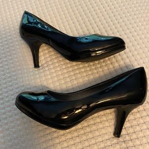 Low patent leather pumps